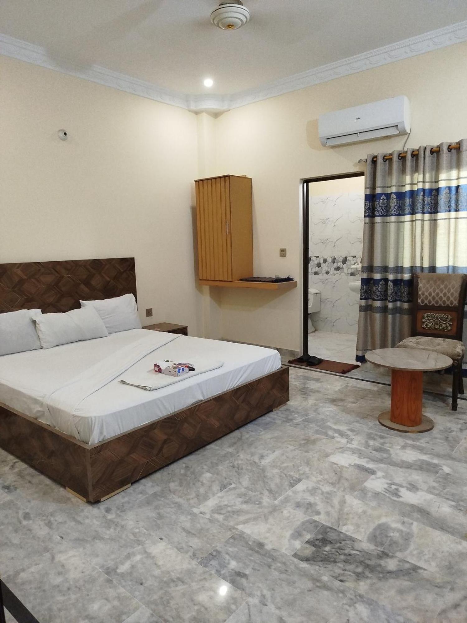 Hotel Crown Plaza, Near Karachi Airport, Darul Sehat Hospital, Dow, Agha Khan And Liaqat Hospital Экстерьер фото