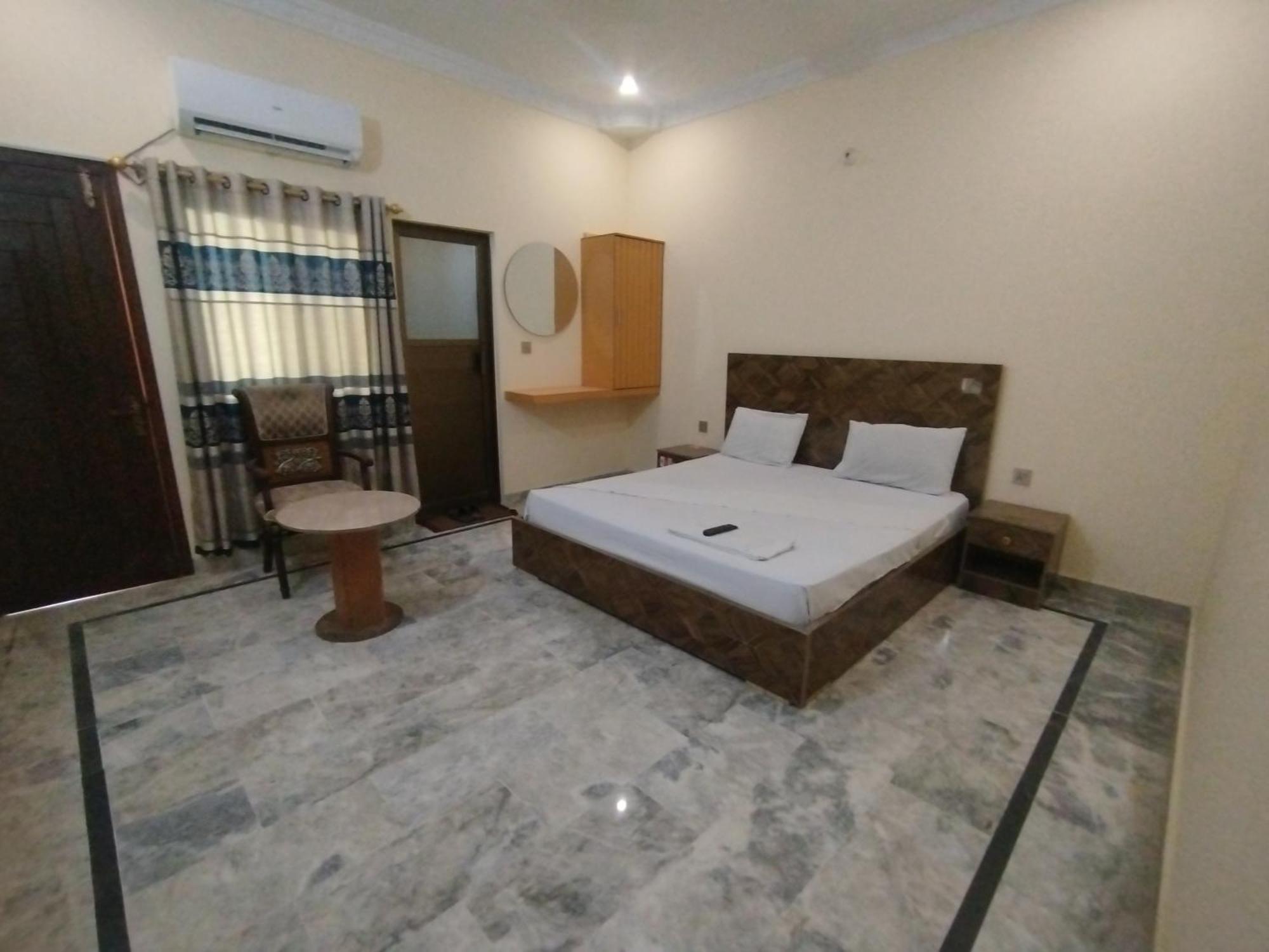 Hotel Crown Plaza, Near Karachi Airport, Darul Sehat Hospital, Dow, Agha Khan And Liaqat Hospital Экстерьер фото