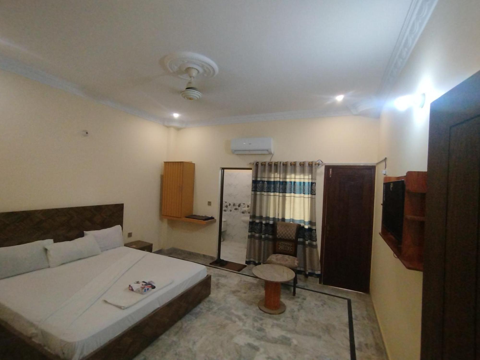 Hotel Crown Plaza, Near Karachi Airport, Darul Sehat Hospital, Dow, Agha Khan And Liaqat Hospital Экстерьер фото