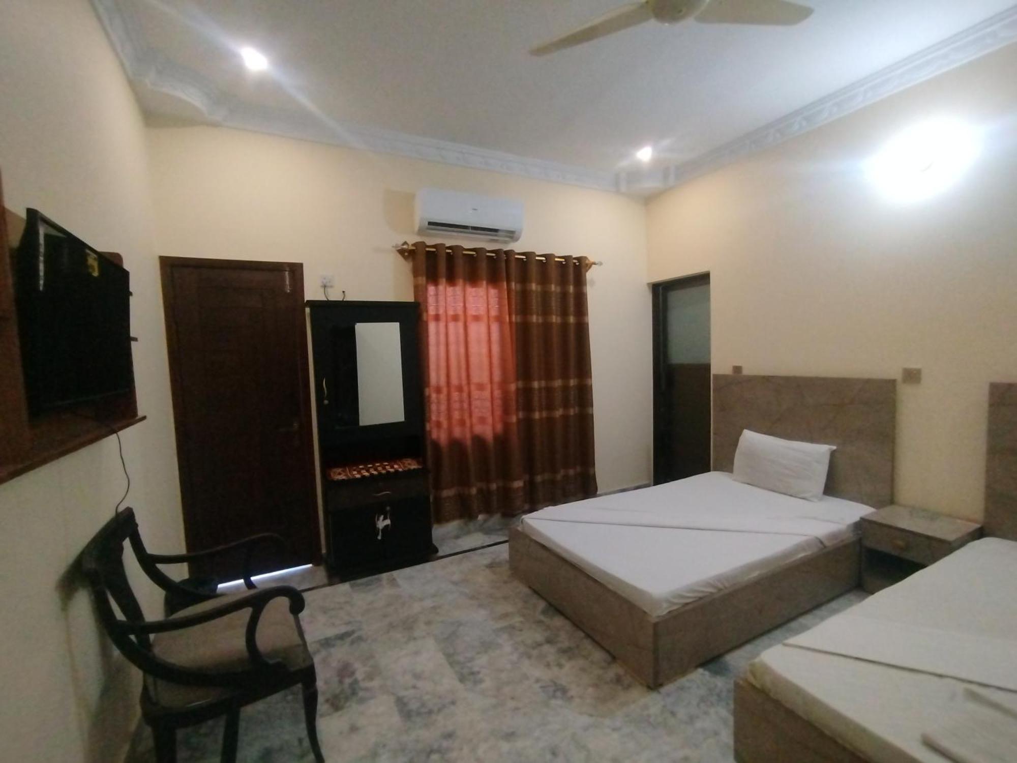 Hotel Crown Plaza, Near Karachi Airport, Darul Sehat Hospital, Dow, Agha Khan And Liaqat Hospital Экстерьер фото