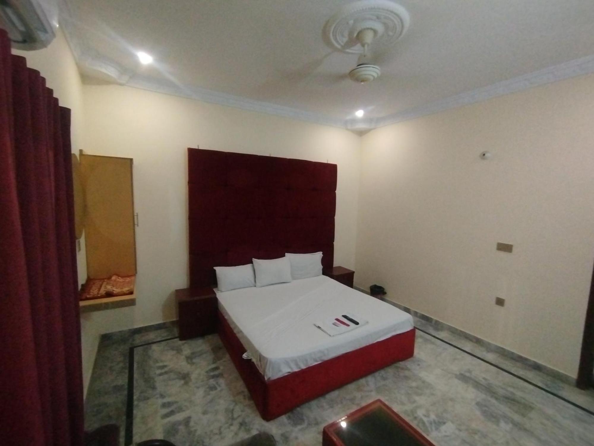 Hotel Crown Plaza, Near Karachi Airport, Darul Sehat Hospital, Dow, Agha Khan And Liaqat Hospital Экстерьер фото