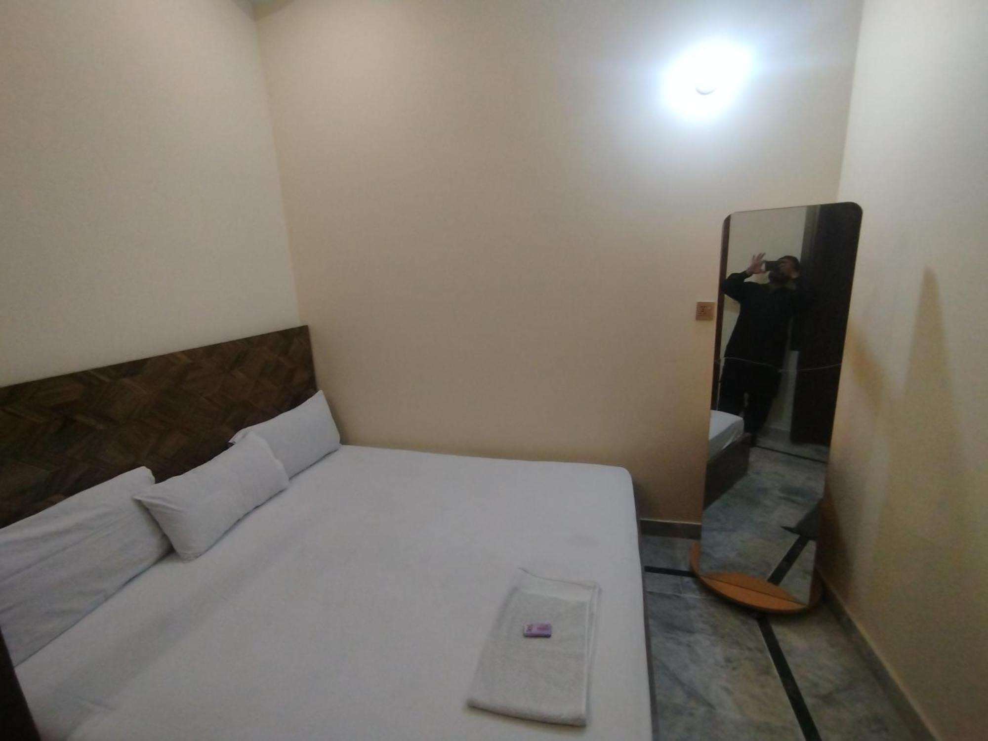 Hotel Crown Plaza, Near Karachi Airport, Darul Sehat Hospital, Dow, Agha Khan And Liaqat Hospital Экстерьер фото